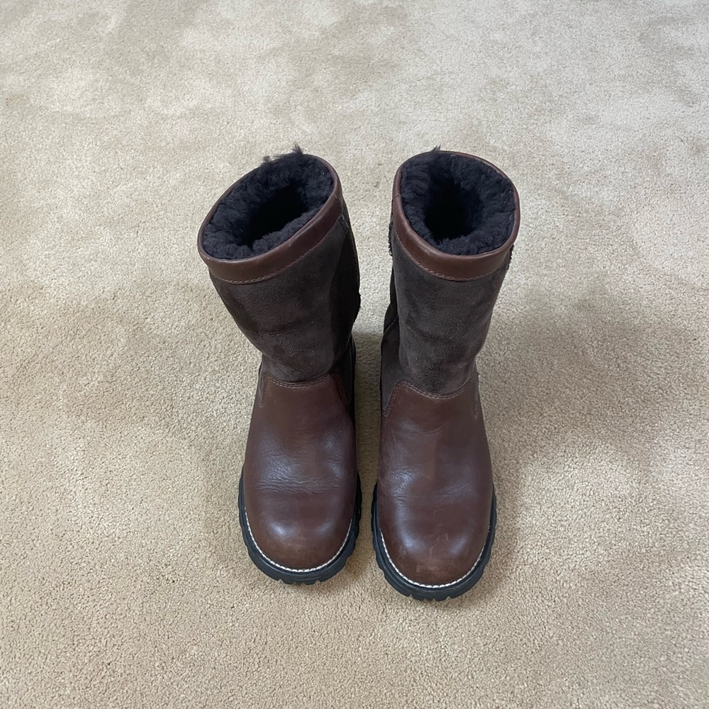 UGG Women's 5 Brown leather suede Shearling-Lined Winter Boots - Picture 5 of 5